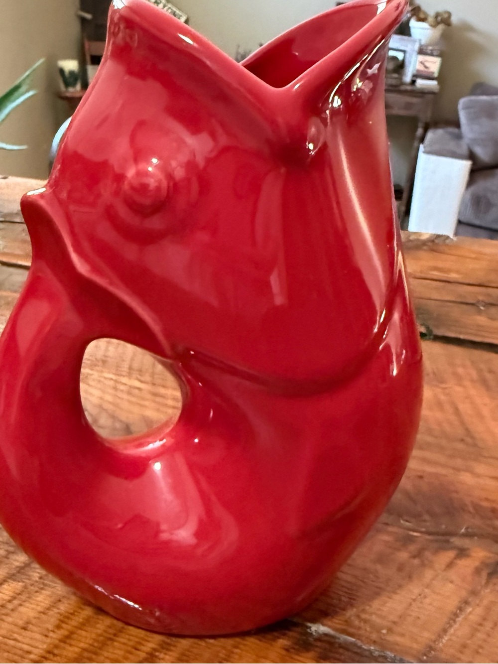 Red gurgle Pitcher